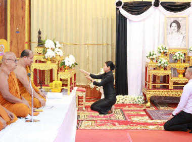 พิธีสวดพระพุทธมนต์และทำบุญตักบาตร เพื่ออุทิศถวายพระราชกุศล ... พารามิเตอร์รูปภาพ 1